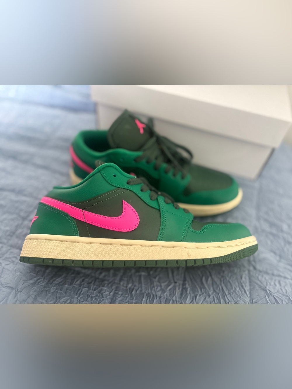 Nike Green Low-Top Sneakers with Pink Swoosh